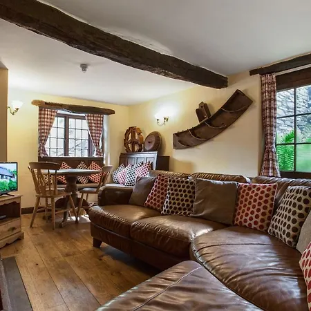 The Coppermines Mountain - Sawyers, Millrace, Pelton Wheel, Sleeps 16 Holiday home Coniston