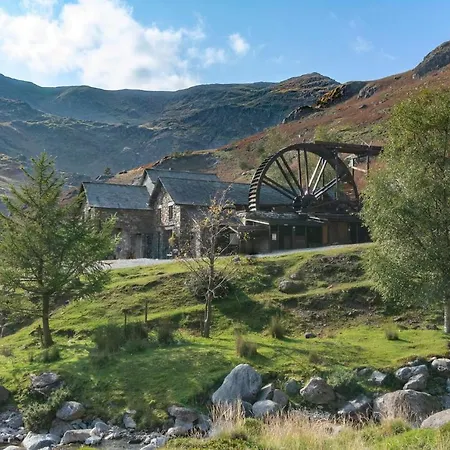 The Coppermines Mountain - Sawyers, Millrace, Pelton Wheel, Sleeps 16 Holiday home Coniston